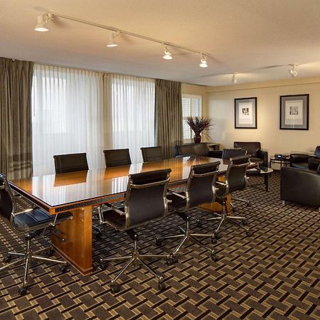 Radisson Hotel Milwaukee West Wauwatosa Business photo