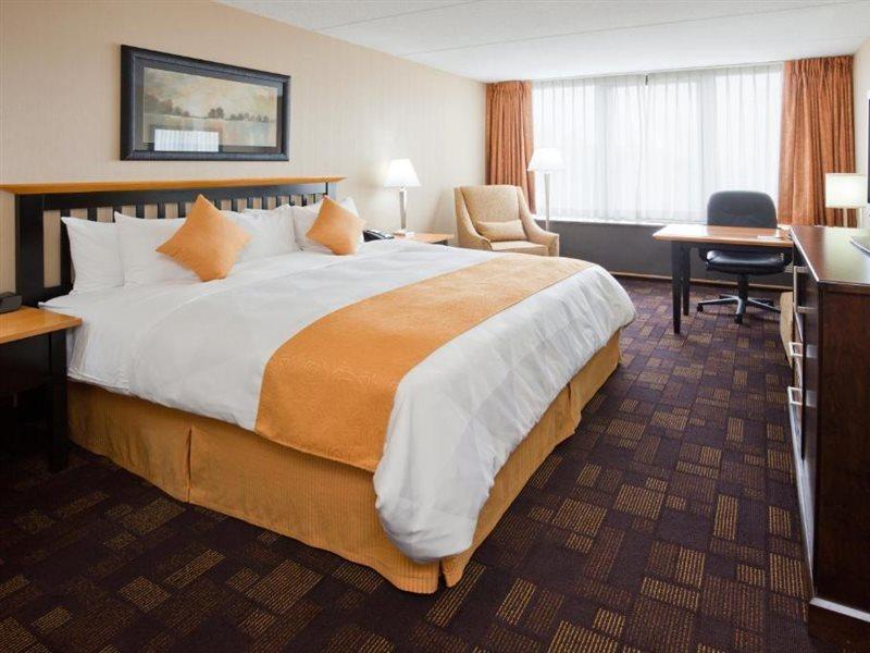 Radisson Hotel Milwaukee West Wauwatosa Exterior photo