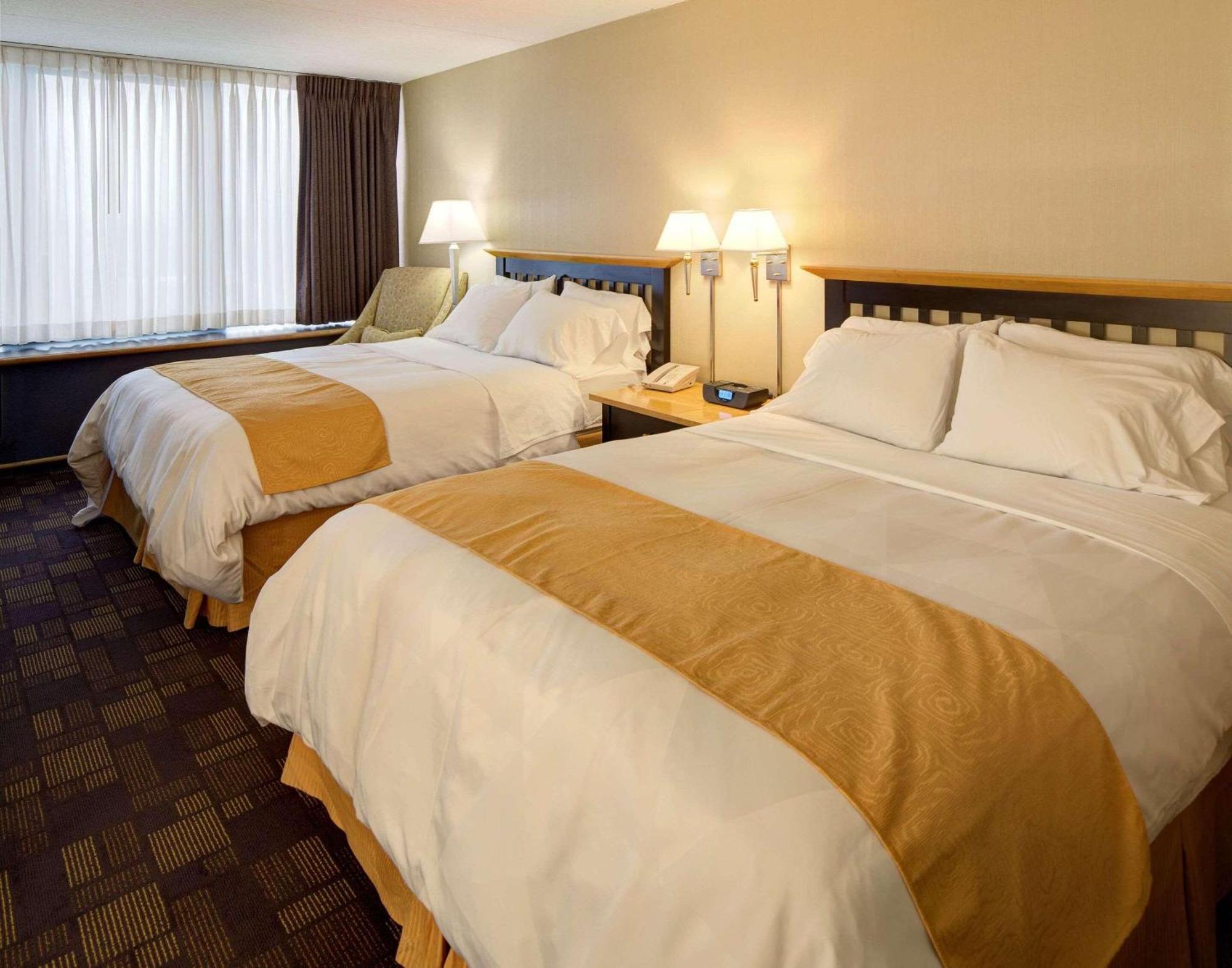 Radisson Hotel Milwaukee West Wauwatosa Room photo