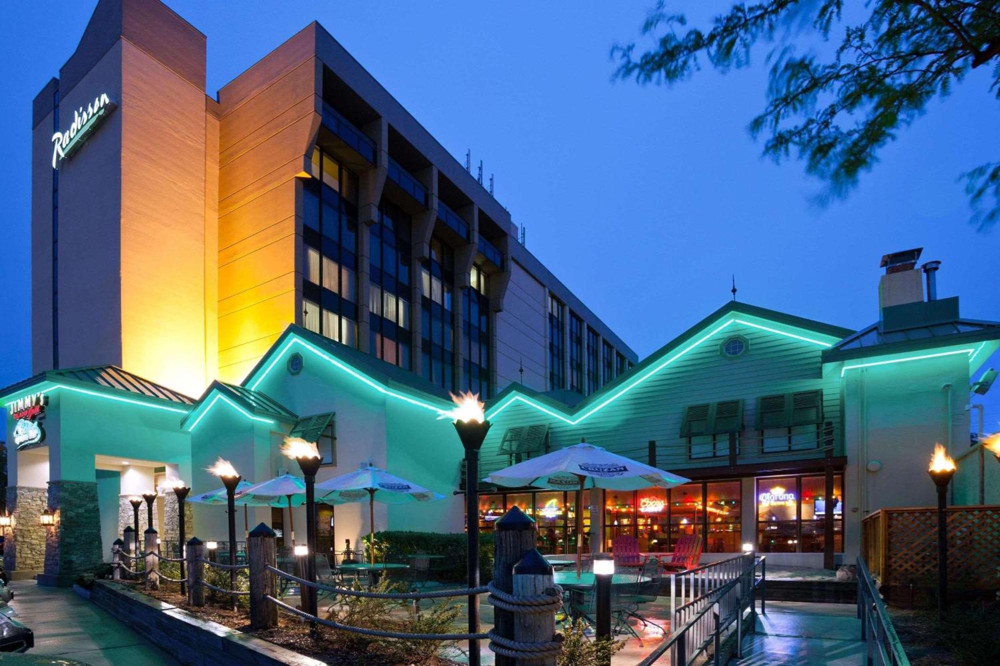 Radisson Hotel Milwaukee West Wauwatosa Exterior photo