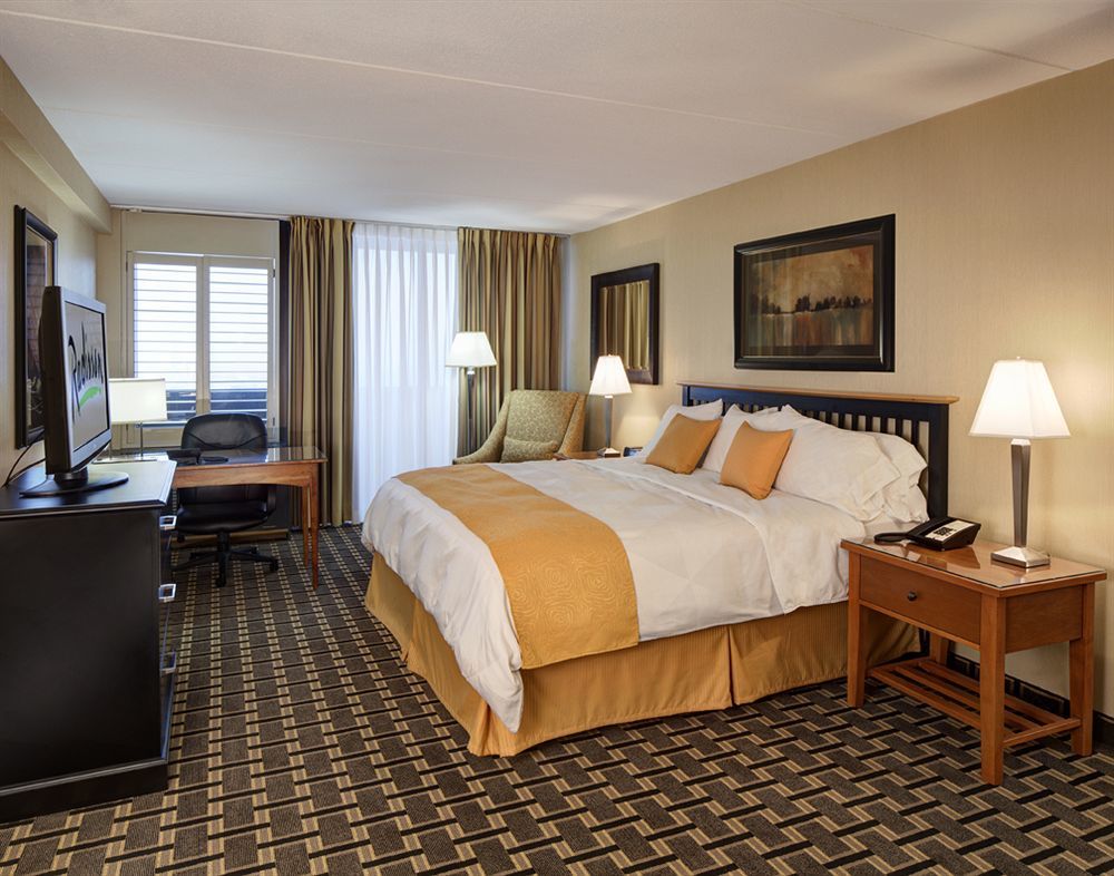 Radisson Hotel Milwaukee West Wauwatosa Room photo